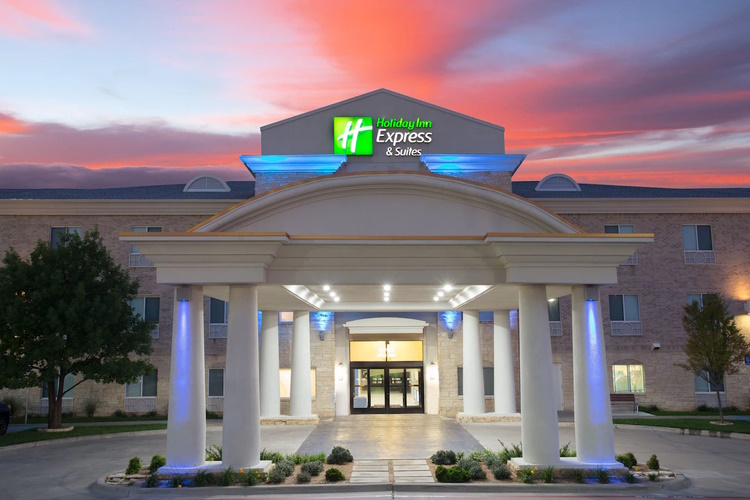 holiday inn express en suites amarillo voorkant.jpg