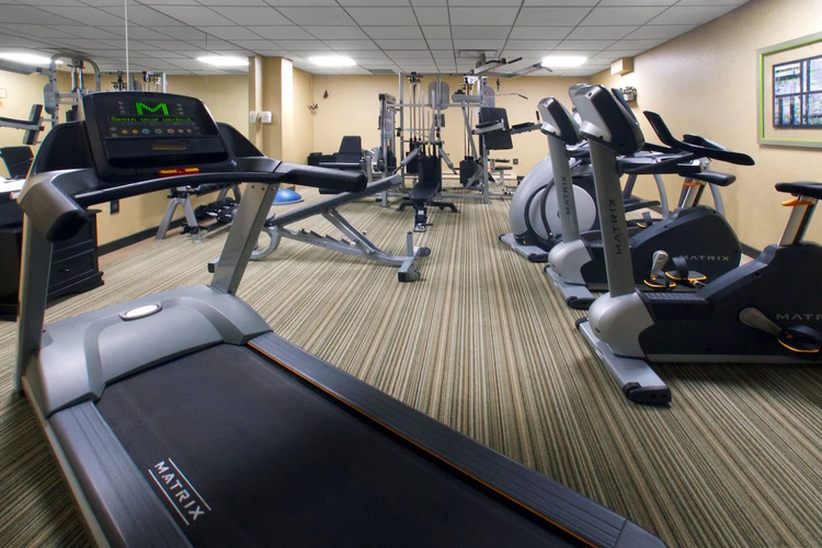 hotel manoir victoria fitness.jpg