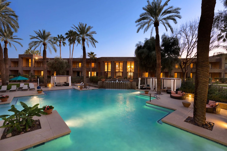 doubletree resort by hilton hotel paradise valley - scottsdale tuin met zwembad.jpg