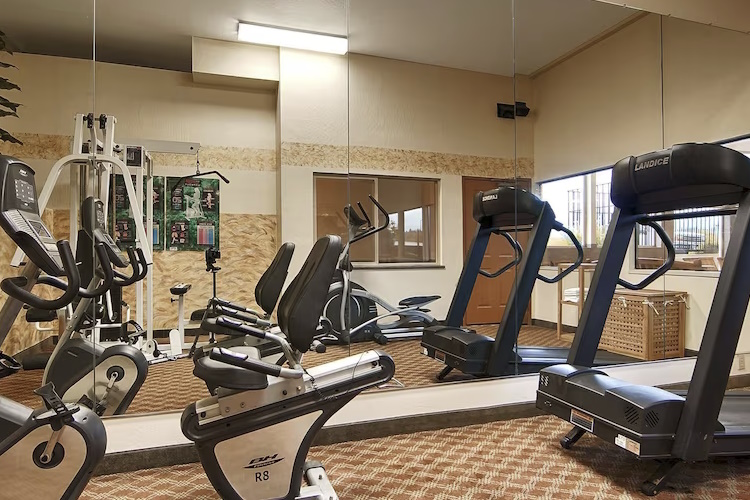 best western holiday motel gym.jpg