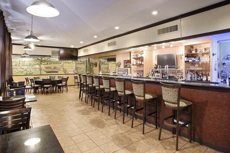 best western plus hill house bar.jpg