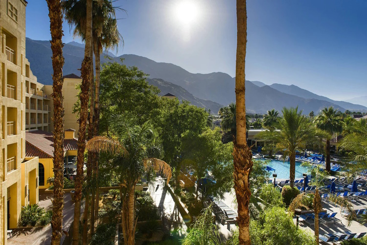 renaissance palm springs uitzicht omgeving.jpg