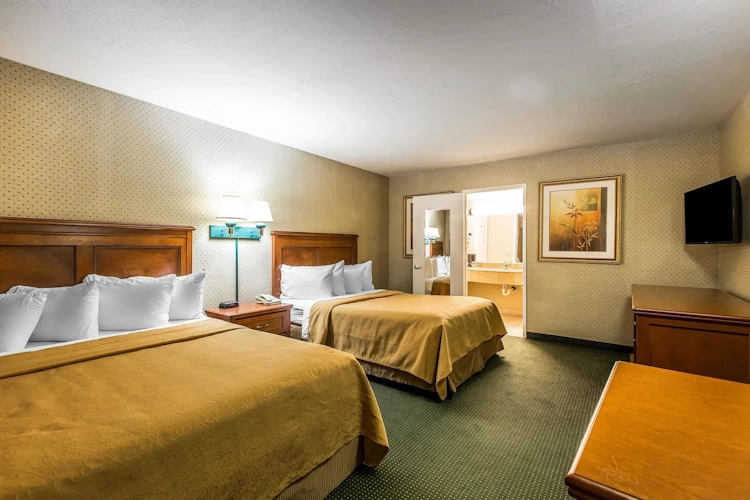 quality inn near china lake naval station kamer.webp