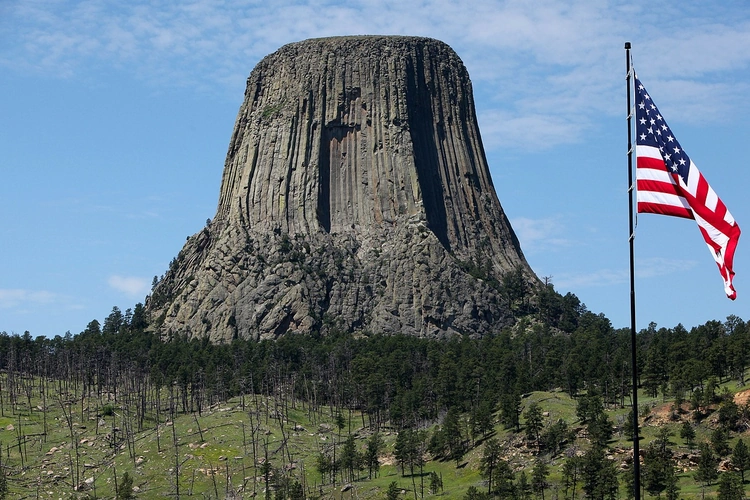 devils tower 2376376_1280.webp