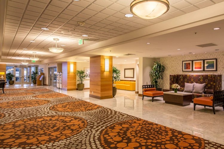 holiday inn golden gateway - lobby.webp