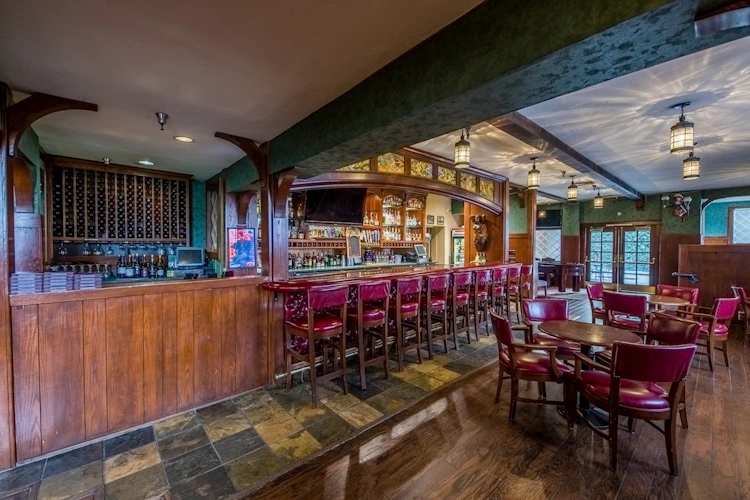 historic santa maria inn - bar.webp