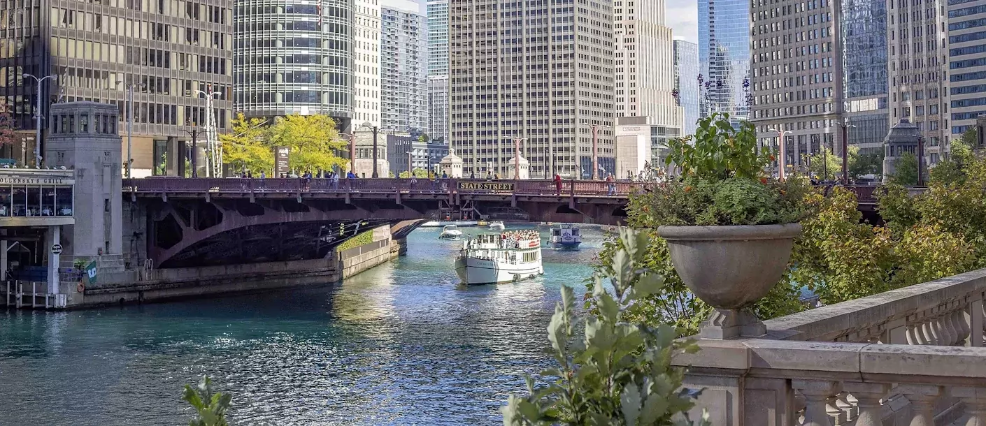 chicago - river.webp