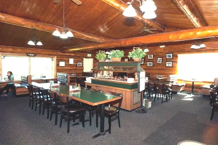 denali totem inn - restaurant.webp