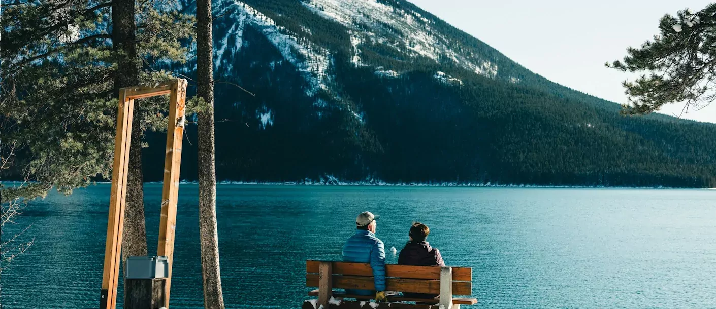 lake minnewanka banff canada uitzicht.webp