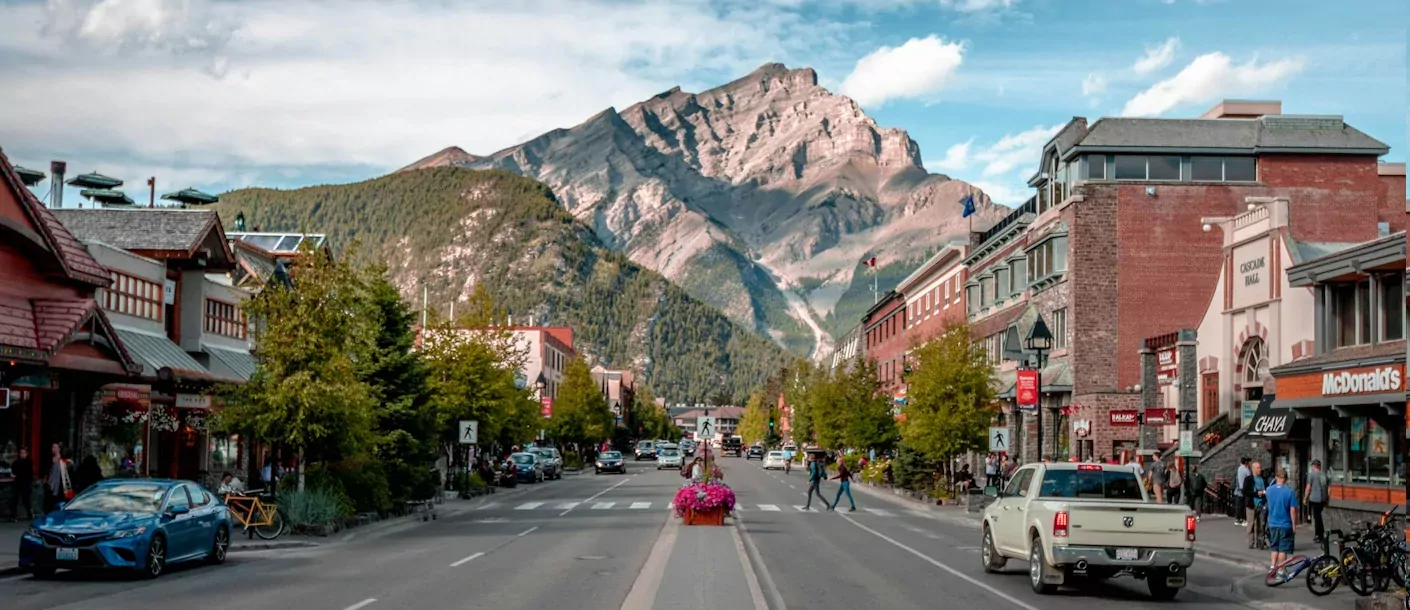 banff canada stad.webp