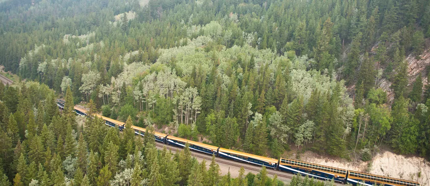 treinreis rocky mounteneer canada.webp