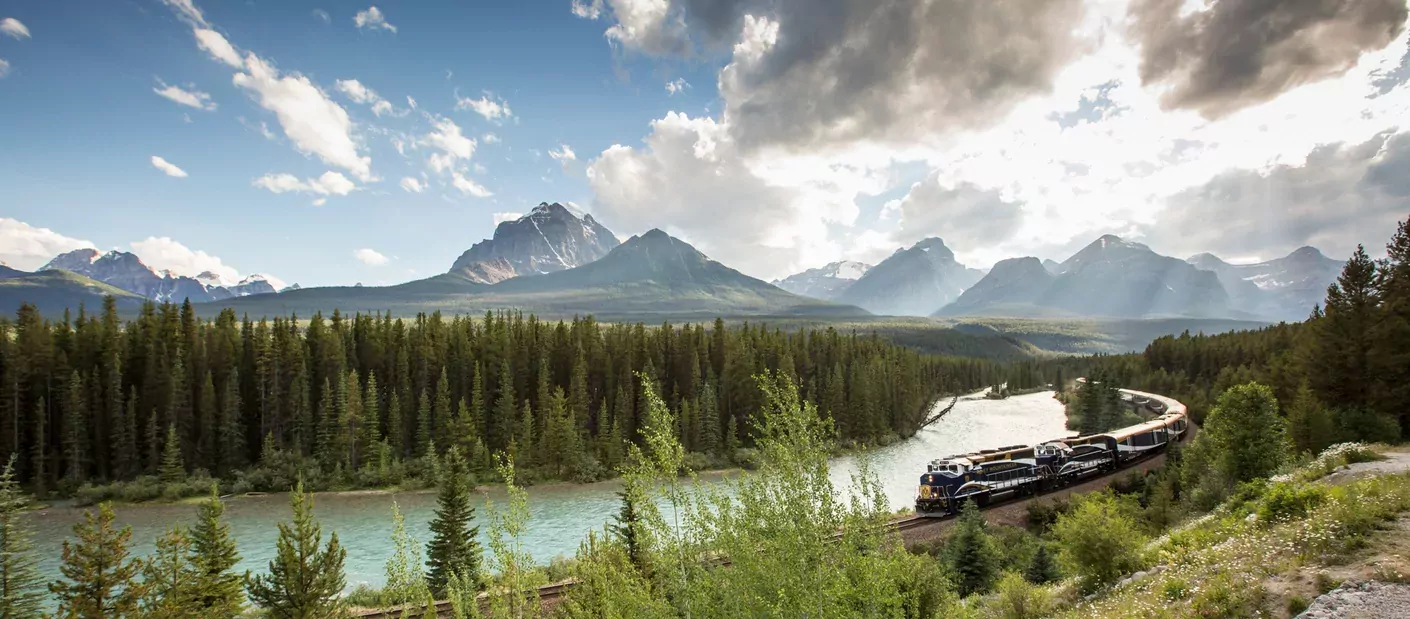 rocky mounteneer canada uitzicht.webp