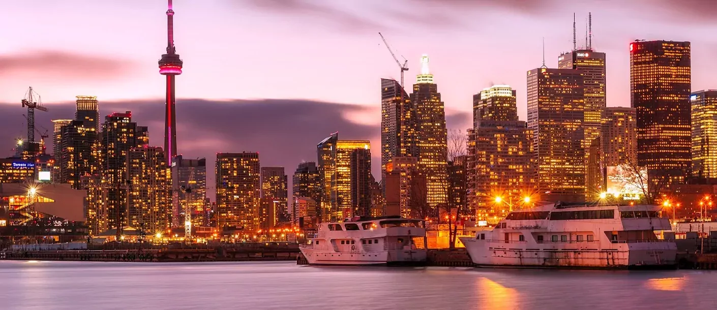 toronto canada centrum skyline avond stad.webp