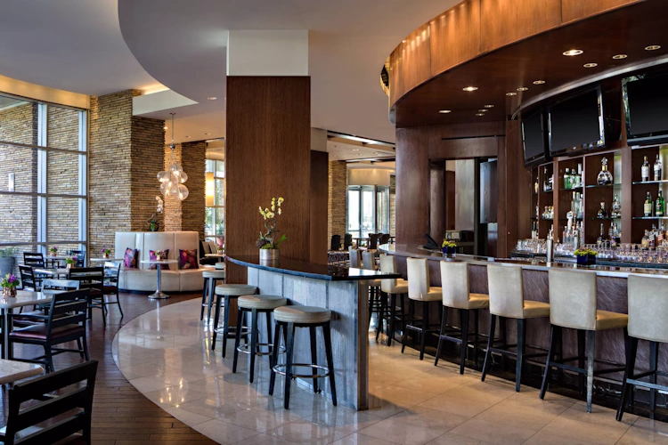 renaissance hotel las vegas - bar.webp