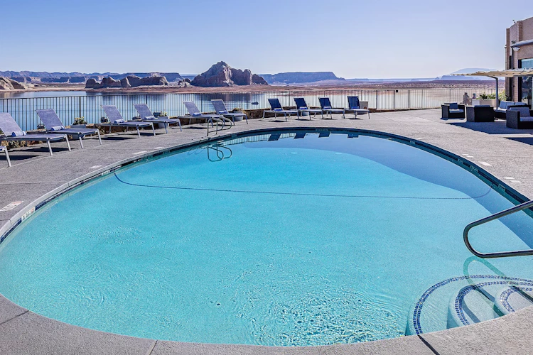 lake powell resort - zwembad.webp