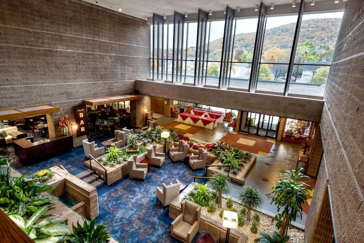 radisson hotel corning - lobby.webp