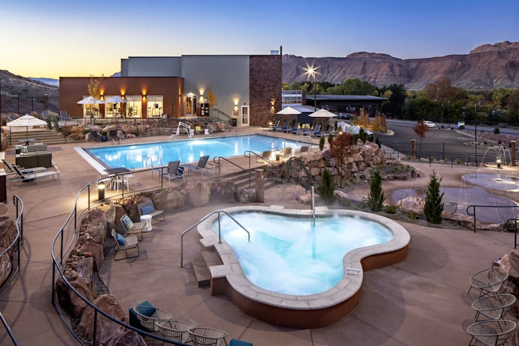 hyatt place moab - exterieur zwembad.webp