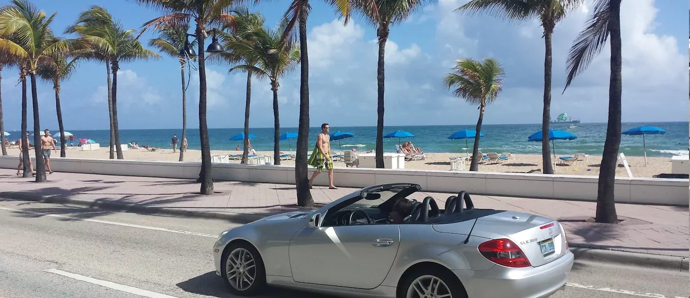 miami ocean drive.webp