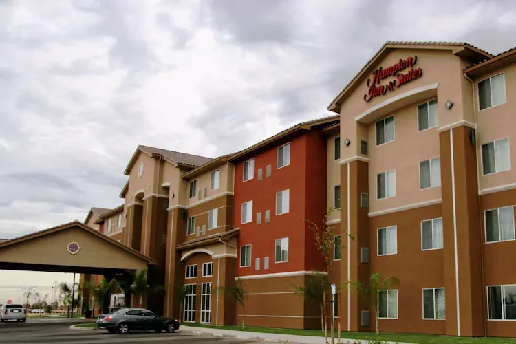 hampton inn and suites north bakersfield - exterieur.webp