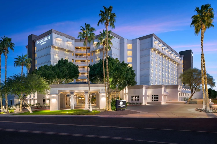 doubletree by hilton phoenix mesa - exterieur.webp