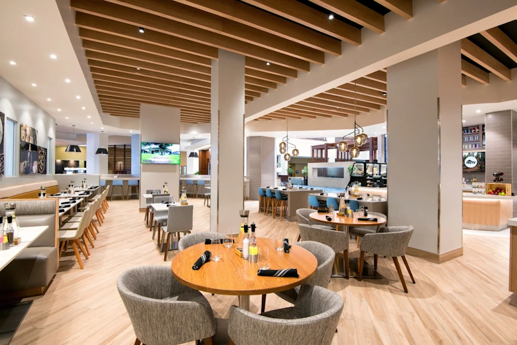 doubletree by hilton phoenix mesa - bar - restaurant.webp