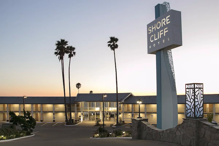 shore cliff hotel - exterieur.webp