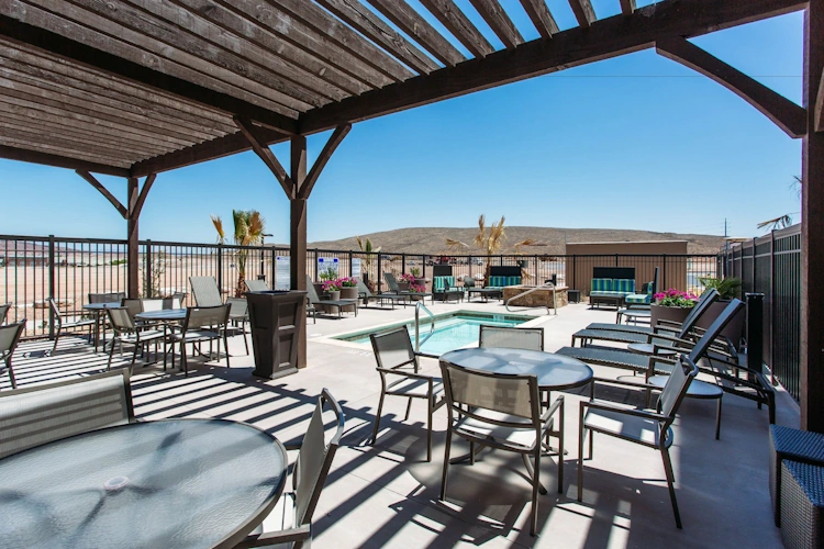 hampton inn & suites st. george sunriver - terras.webp