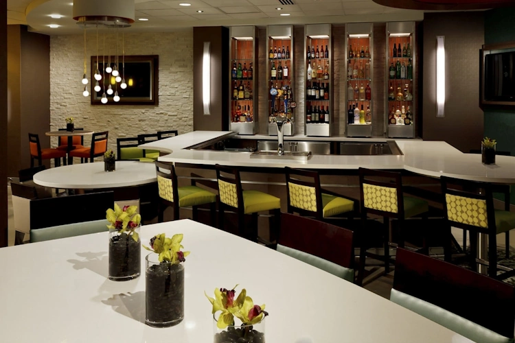 holiday inn san antonio riverwalk - bar.webp