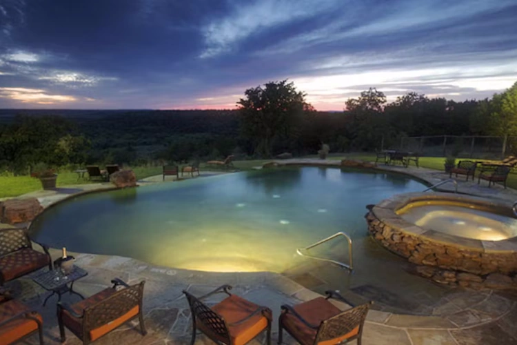 wildcatter ranch resort & spa - zwembad buiten ii.webp