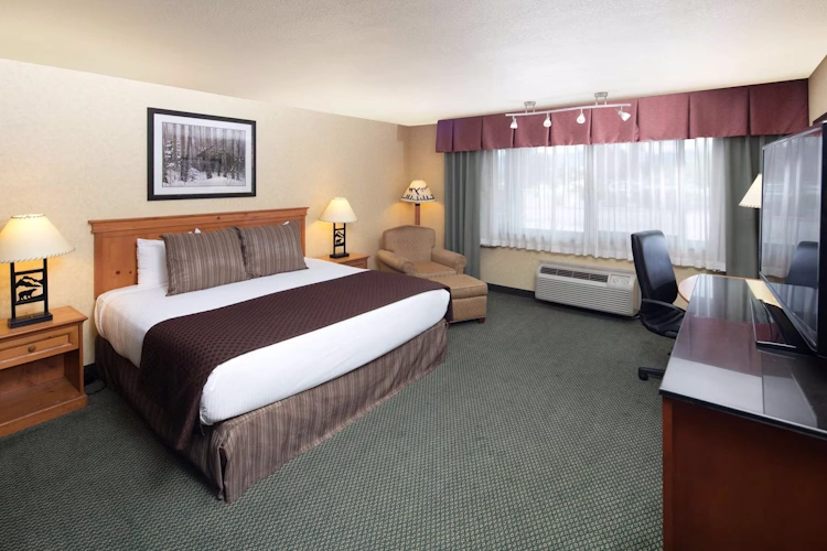 red lion hotel kalispell - kamer 1 bed.webp