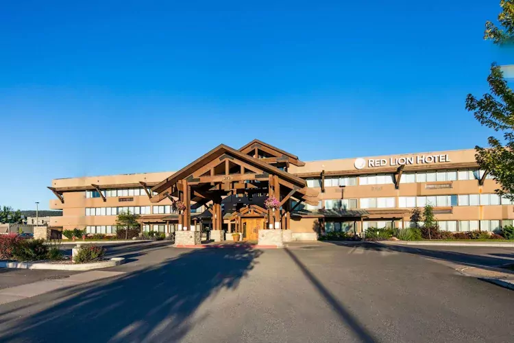 red lion hotel kalispell -exterieur i.webp