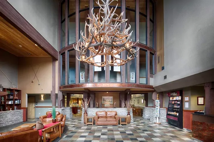 red lion hotel kalispell - lobby.webp