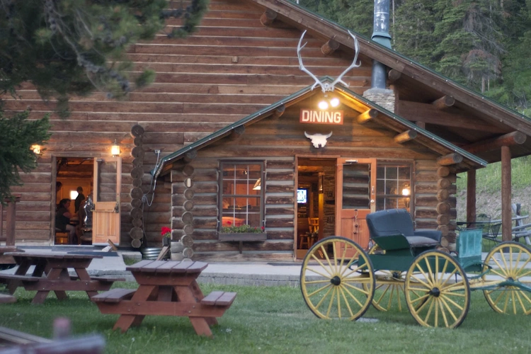 320 guest ranch - dining ii.webp