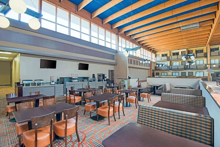 ramada plaza & convention center gillette - breakfast corner.webp