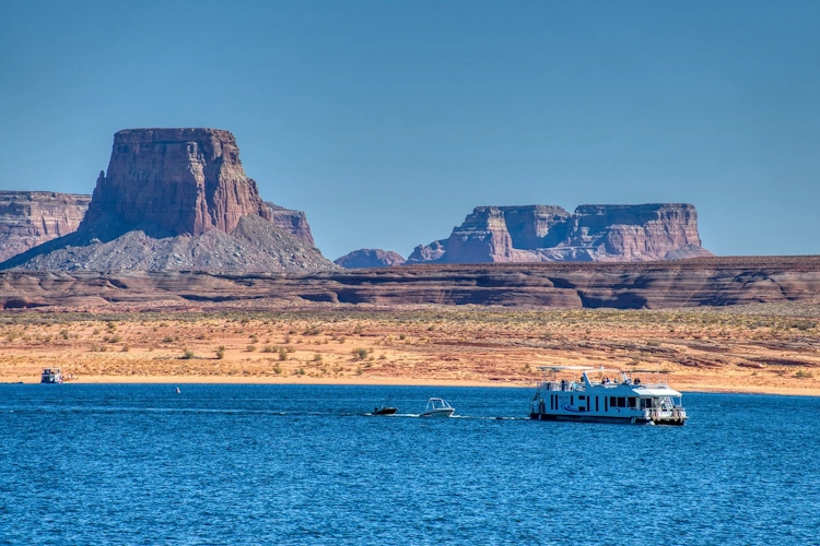 lake powell boat.webp