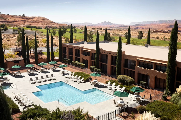 marriott courtyard page at lake powell zwembad.webp