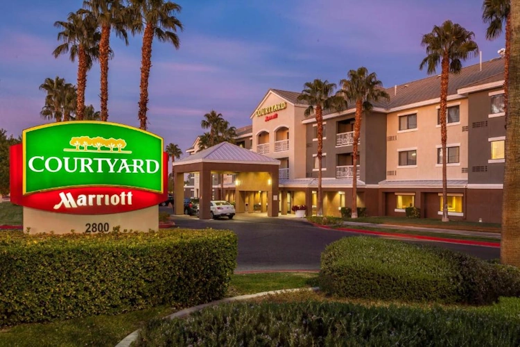 courtyard marriott las vegas henderson voorkant.webp