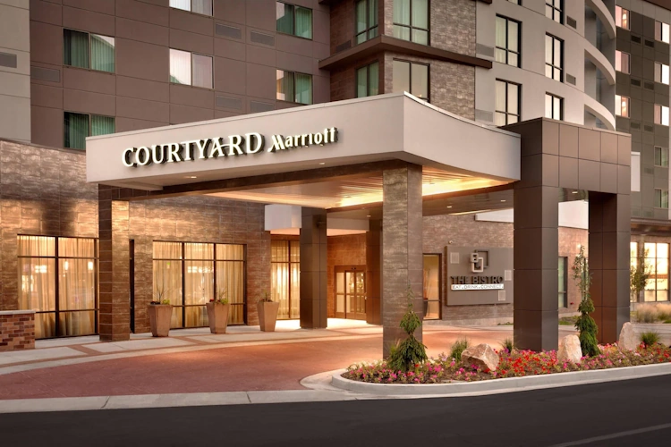 courtyard by marriott salt lake city downtown aankomst.webp