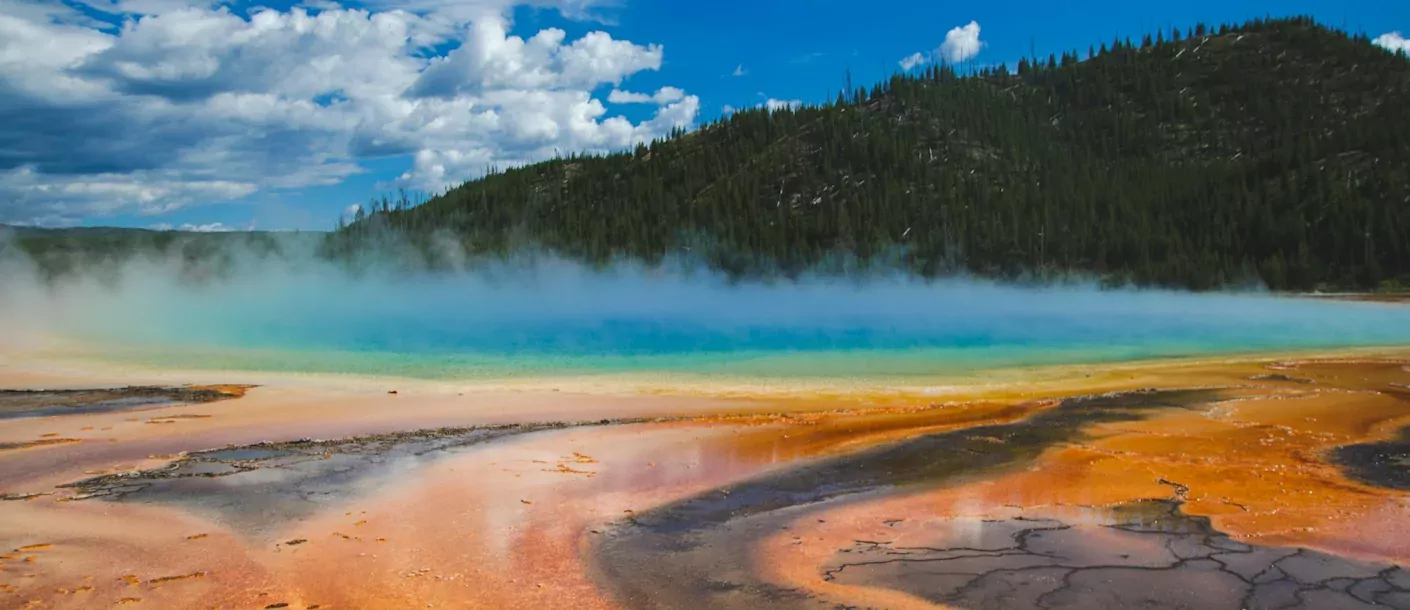 yellowstone-national-park.webp