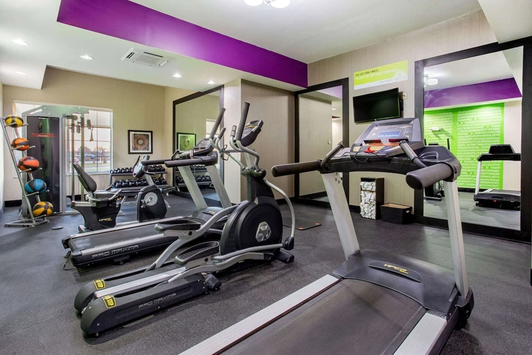 la quinta inn & suites by wyndham springfield fitness.webp