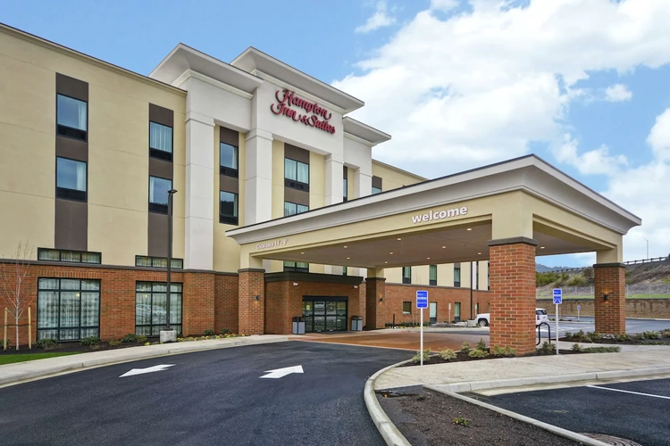 hampton inn & suites grants pass voorkant.webp