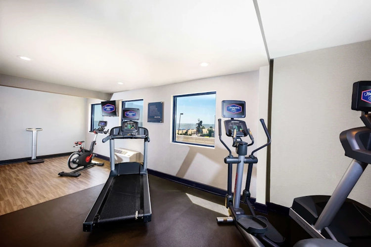 hampton inn virginia beach oceanfront north fitness.webp