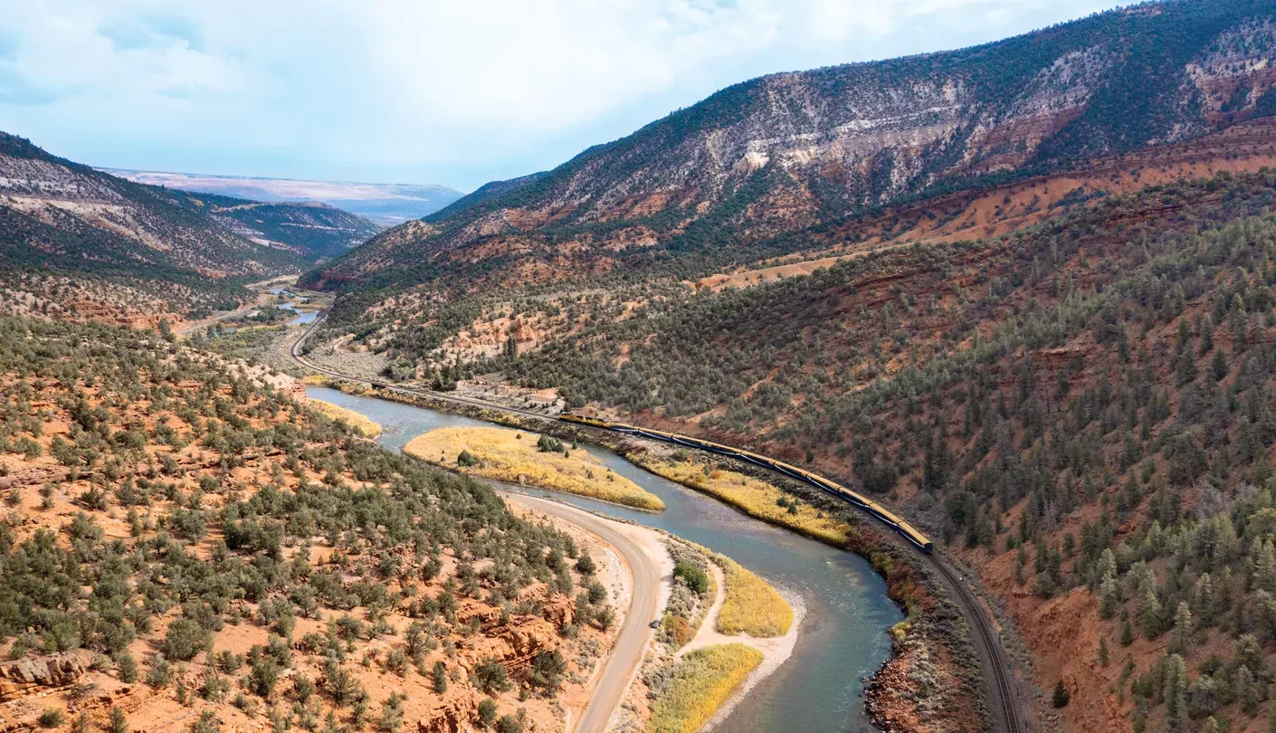 rocky mountaineer train_exterior_red_canyon(1).webp