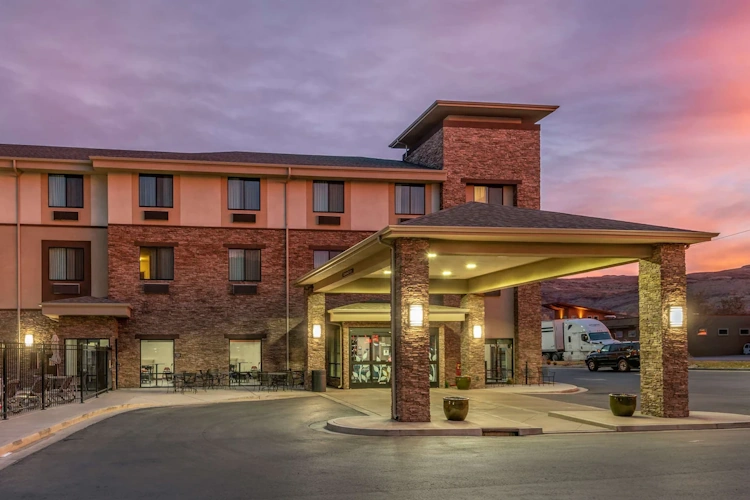 sleep inn suites moab near arches national park voorkant.webp