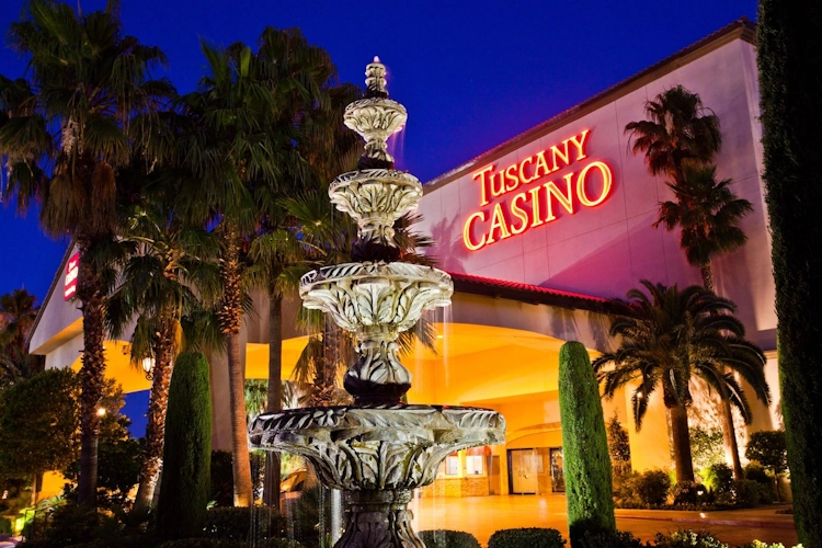 tuscany suites & casino voorkant.webp