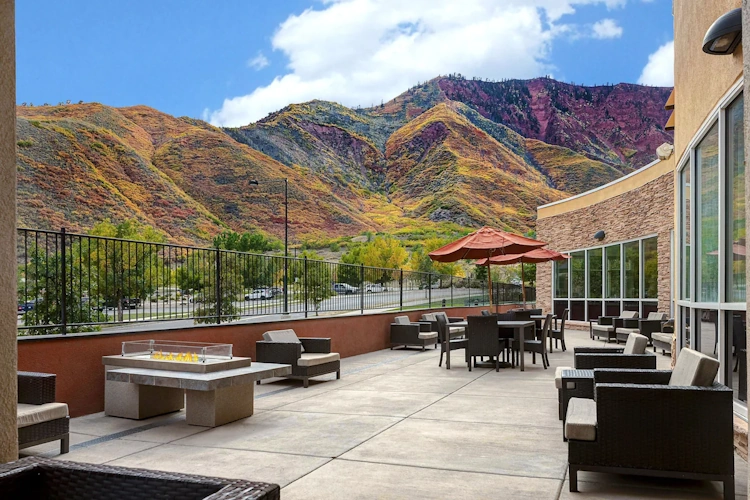 courtyard glenwood springs terras.webp