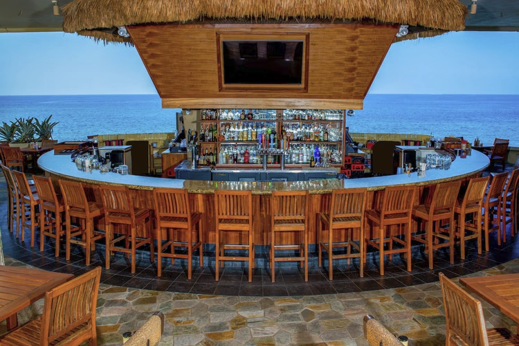 royal kona resort bar.webp