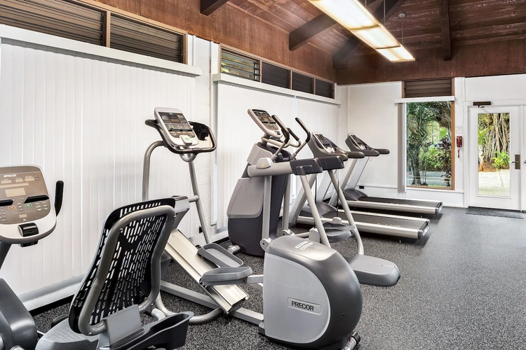 hilo hawaiian hotel fitness.webp