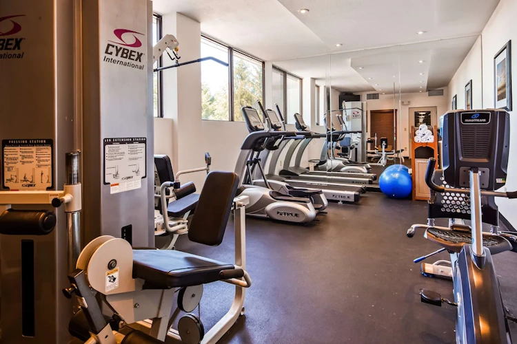 best western plus agate beach inn fitness.webp