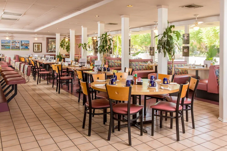 days inn by wyndham palm springs restaurant.webp